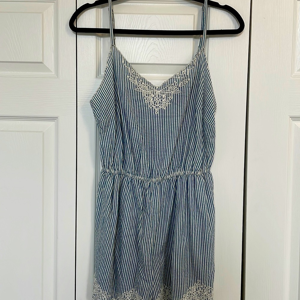 Flattering blue/white romper